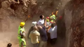 Antalya’da İnşaat Kazası: İşçi 4 Metreden Düştü, Halatla Kurtarıldı