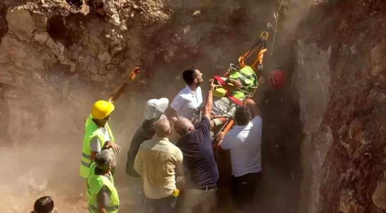 Antalya’da İnşaat Kazası: İşçi 4 Metreden Düştü, Halatla Kurtarıldı