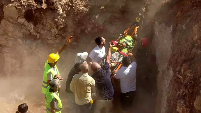 Antalya’da İnşaat Kazası: İşçi 4 Metreden Düştü, Halatla Kurtarıldı