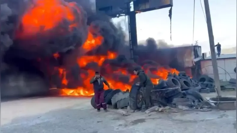 Silifke’de lastik dükkanında yangın