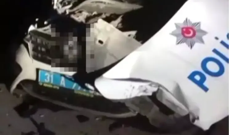 Hatay’da Alkollü Sürücü Polis Aracına Çarptı