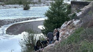 Manzara İzlerken 15 Metreden Düştü