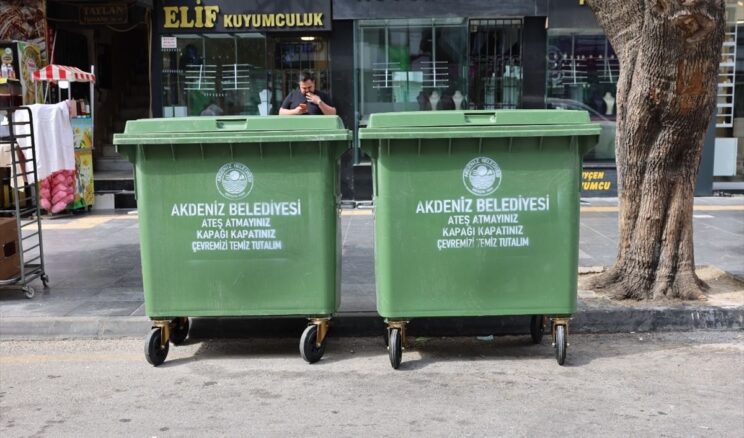 Mersin’de Çöp Konteynerleri Yenilendi