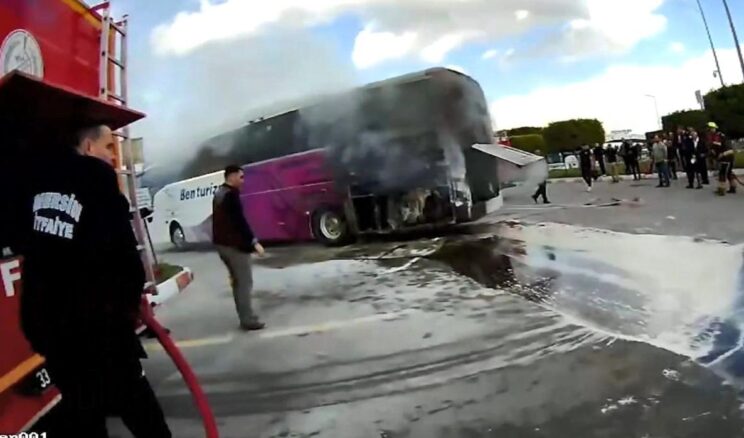 Yolcu otobüsünde çıkan yangın büyümeden söndürüldü