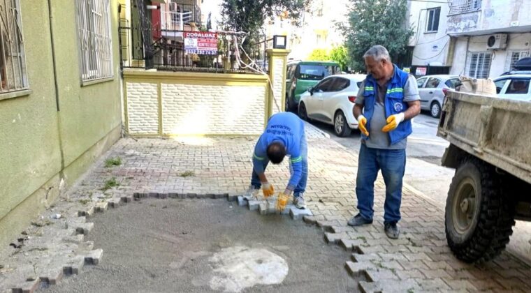 Akdeniz’de yol ve kaldırımlar yenileniyor