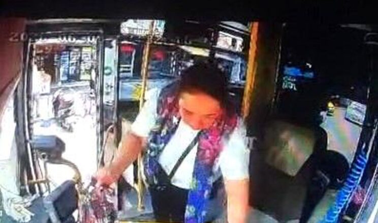 Adana’da Otobüs Hırsızı Kadın Kameralara Yansıdı