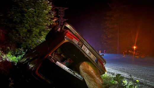Adana’da Otomobil Şarampole Devrildi: 2 Yaralı