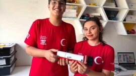 İzmirli Öğrencilerden Elektrikli Fırça Başarısı