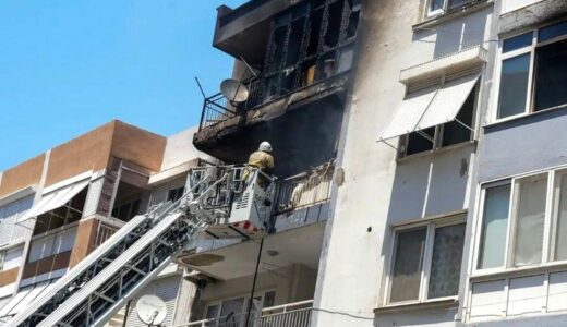 İzmir’de Apartman Yangını: 6 Mahsur, 2 Yaralı