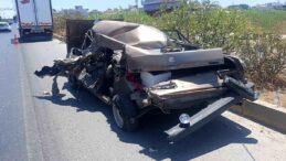 Antalya’da Kamyon Otomobile Çarptı