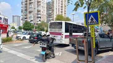 Adana’da Minibüs Kazası: Genç Kız Hayatını Kaybetti