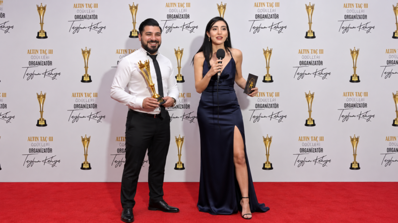 Cenk Özel Yeni Yayın Sezonuna Güçlü Projelerle Damga Vurdu